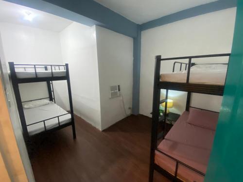 Lime Lite Manila Hostel