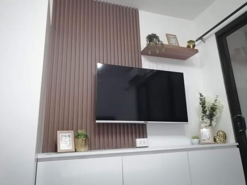 One Oasis Cebu Condominium Resort right in the heart of Cebu minutes away from IT Park