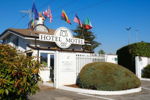 Motel 2000