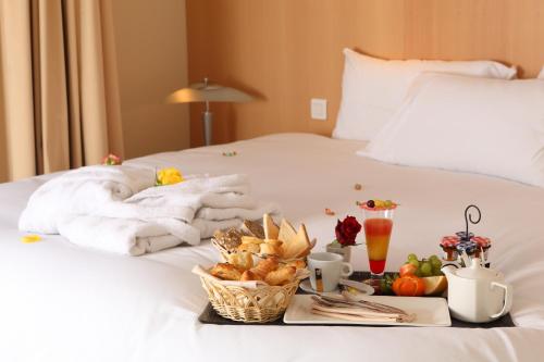 LIEUSAINT - Residhome Appart Hotel Suites Paris Sénart