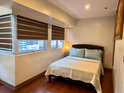 Comfy and Cozy 2BR Condo in BGC with WiFi and Netflix