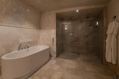 Artemis Cave Suites