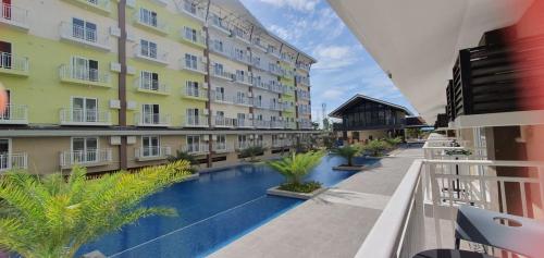 JC SpaceRentals 127B Amani Grand Resort Residences, balcony pool view, Ground floor, 5 mins frm airport, free wifi, Netflix