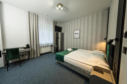 Elegant Hostel & Apartments