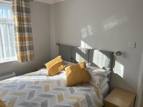 Delightful self-contained Annexe close to airport