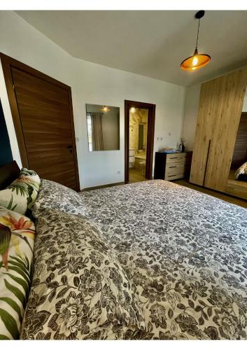 Airport Accommodation Bedroom with Bathroom, balcony, aircondition, self checkIn, 24 hours check-in after 3pm