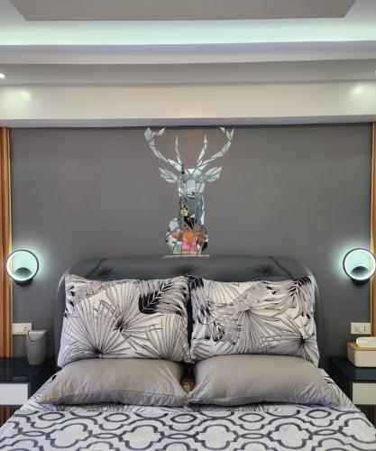 Condo Azur Suites B207 near Airport, Netflix, Stylish, Cozy with swimming pool