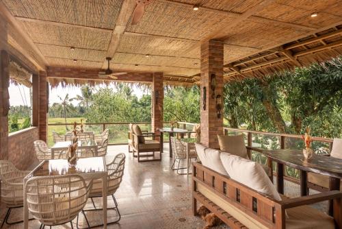 The Hillside Resort