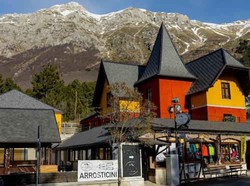 La Villetta - Food & Drink