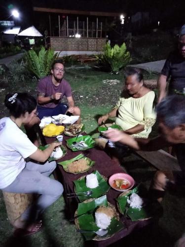 Roca's Homestay Backpackers Chalet