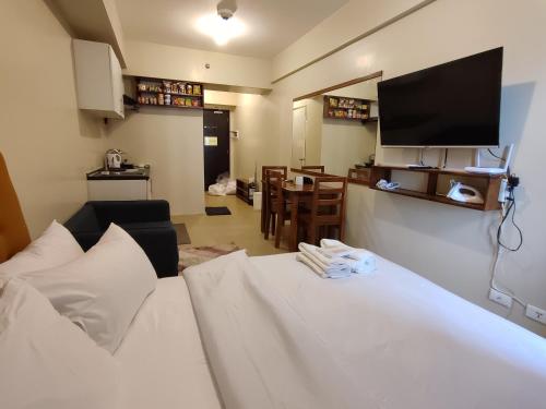 Tower 3 427 Pool View