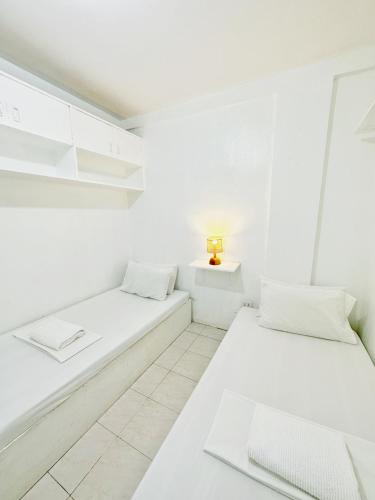Nomads MNL Backpackers Homestay - near Airport