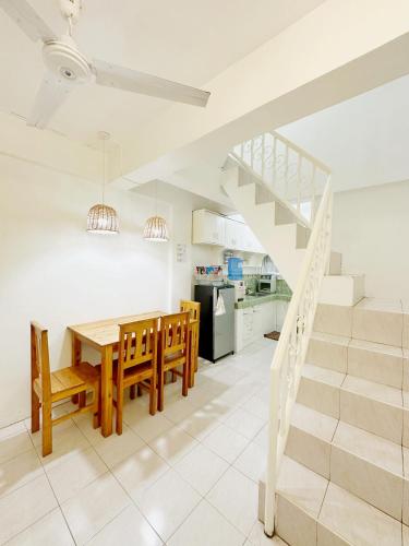 Nomads MNL Backpackers Homestay - near Airport