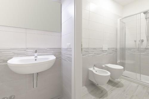 LHE Les Trois Merveilles - Grey Lewis