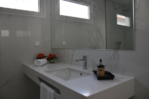 Vicente´s LOB ( Lobos Ocean Breeze)