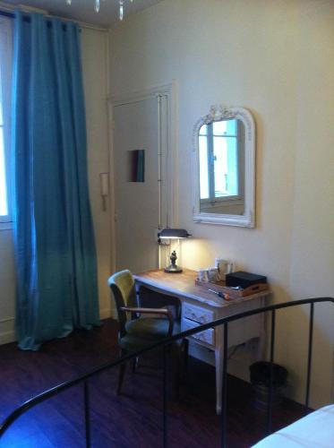 A Room In Paris