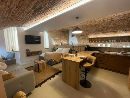 UnderStreet studio with private parking