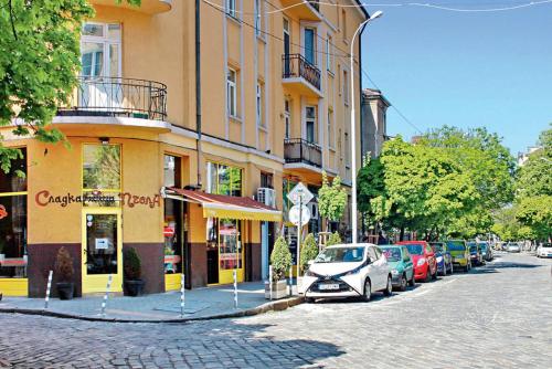 City centre stylish apartament with private backyard