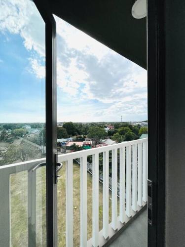 * * WV 1 Minimalist Studio