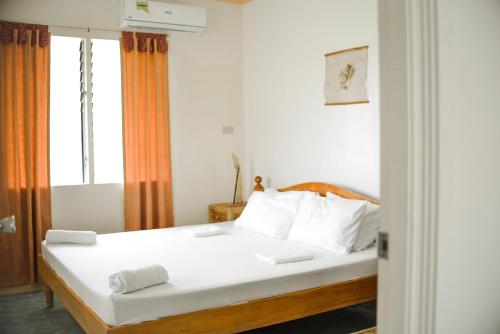 Whispering Palms Bungalow Resort