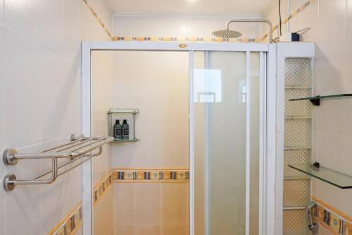 Makati Altean Apartment (Leonora Room)