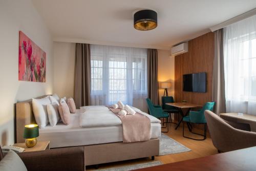 Holdvirag Hotel