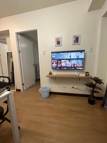 Near Bgc 1Br Wi-Fi Netflix balcony skyline