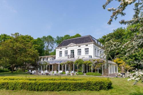 Green White Hotel Restaurant