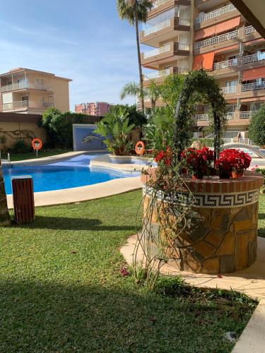 Palm Beach Apartment, 1 bedroom, pool, beautiful garden, parking