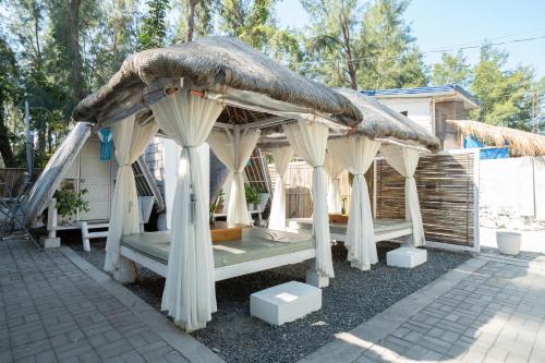 Costas De Liwa Bar & Beach Resort