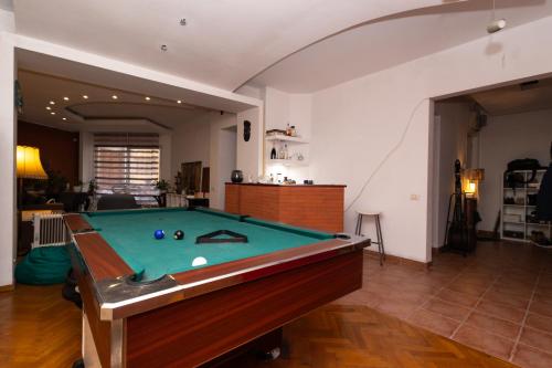 Shared Retro Vintage Luxury Apartment