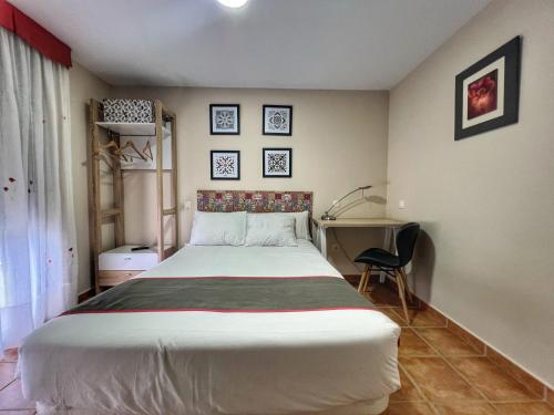 Hostal Y Casa Rural La Colmena