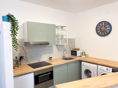 New Cozy Apartments In Porte de HAL