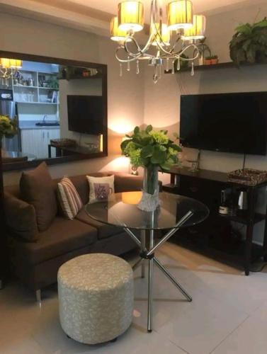 Elegant 2BR Condo unit with free WiFi