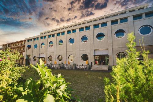 Silo Hostel by Talent