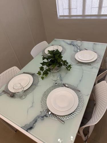 Japandi Home C - Fully Aircon, WIFI, Hot shower, 24hGuard, Center, near Malls