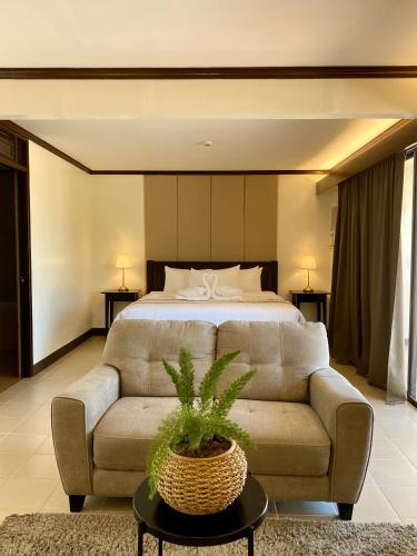 Plaza Del Norte Hotel and Convention Center