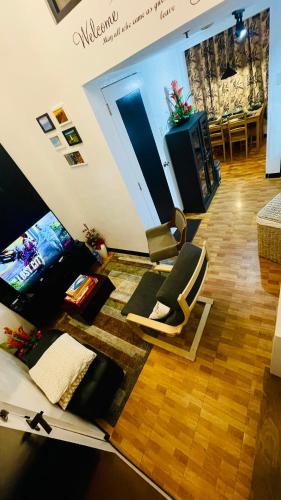 2-Bedroom Condotel Stay with Netflix, Kitchen & Washer, Near MRT Boni