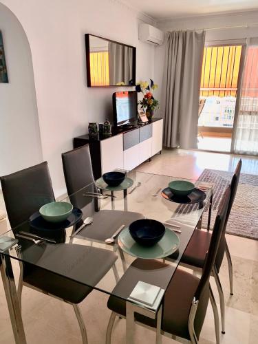 Palm Beach Apartment, 1 bedroom, pool, beautiful garden, parking