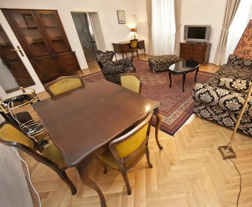 Antiq Palace