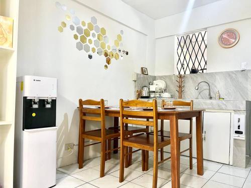 Suite Dreams Staycation - Cozy 2-BR - Wi-Fi Garden Kitchen