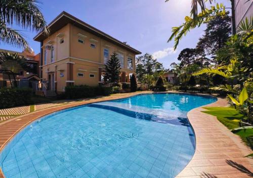 Palawan Luxury 2BR Condo with Pool, Gym & Parking - B1 5Kunzite