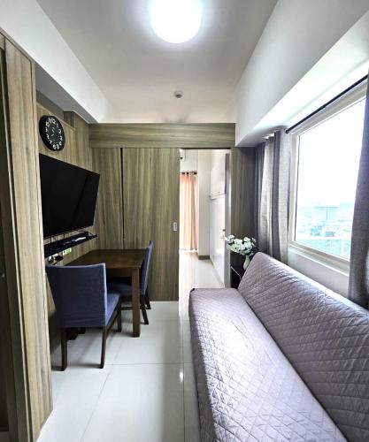 Coast Residences - 2 Bedroom with Balcony facing Mall of Asia, Manila Bay & Pool View