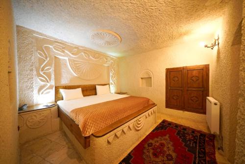 Elite Cave Suites