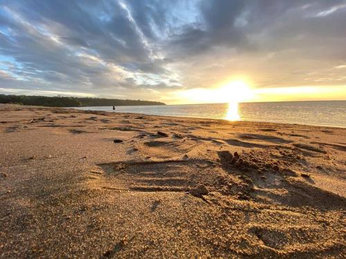 Amakan Beachfront Private House Bataan
