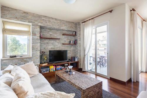Warm Residence in the heart of the City Center - Balcony & view