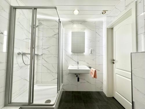 Hotel Deutsches Haus mit WLAN und Parkplatz, HDZ und Kliniken in der Nähe, direkt a der A2 und A30 gelegen