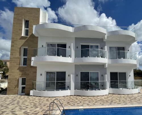 ARF Apartments - with Jacuzzi at the complex