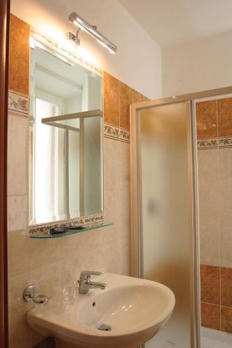 Adora Suite