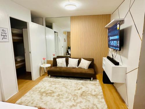 Raven's Nest Cozy Condo with Netflix Wi-fi in Imus